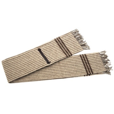 Cachecol bege e castanho com riscas finas e franjas