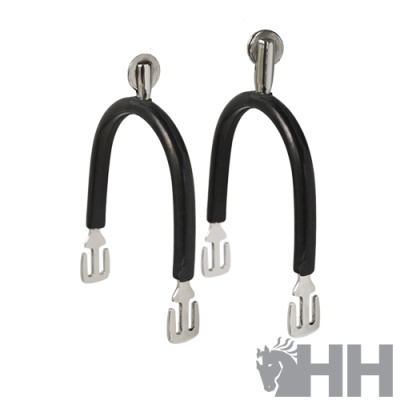 Par de esporas de metal prateado com revestimento preto em fundo branco