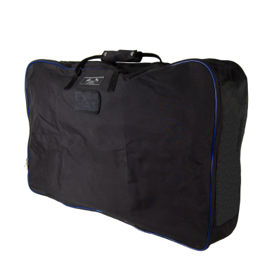 Saco de viagem preto com detalhes azuis e alça acolchoada