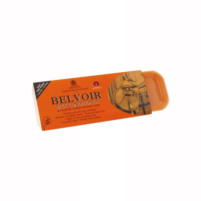 Embalagem laranja de sabão condicionador para arreios BELVOIR com desenho de arreio.