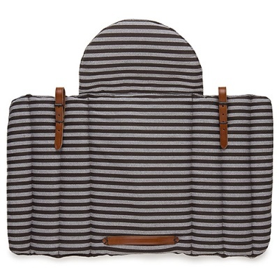 Almofada acolchoada às riscas com alças castanhas