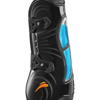 Protector preto para perna de cavalo com detalhes azuis e alaranjados