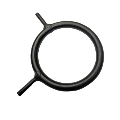 Anel circular preto de borracha com dois bicos curtos