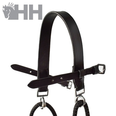 Cabresto para cavalo em couro preto com fivelas metálicas e corda trançada preta