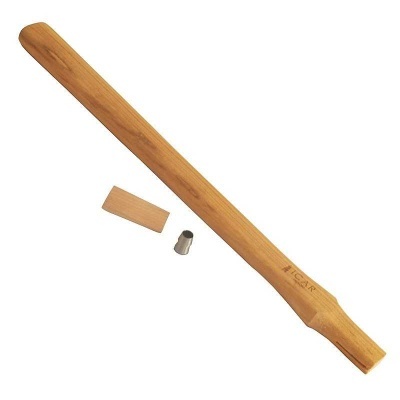 Piteira de madeira clara com peça metálica e pedaço de madeira, fundo branco
