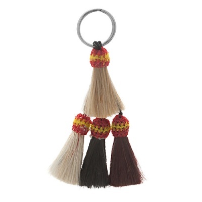 Chaveiro com tasséis em diferentes cores e argola metálica