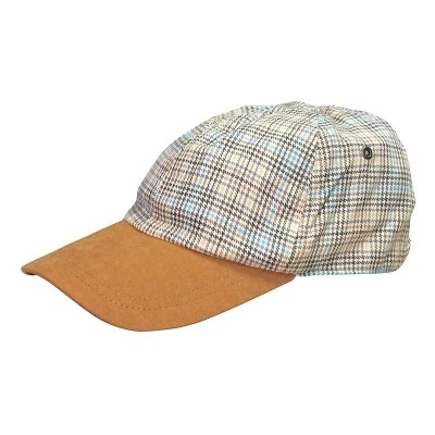 Boné tipo baseball com pala castanha e padrão xadrez na copa