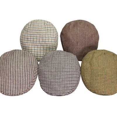 Cinco boinas com padrão pied-de-poule de várias cores sobre fundo branco