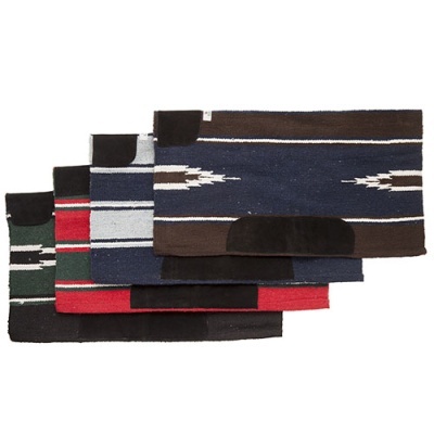 Tapetes de montaria coloridos com padrão étnico e reforço preto de camurça