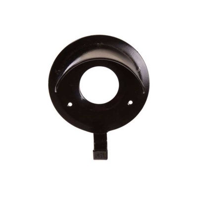 Anel circular preto em metal com orifício central e dois pequenos orifícios laterais