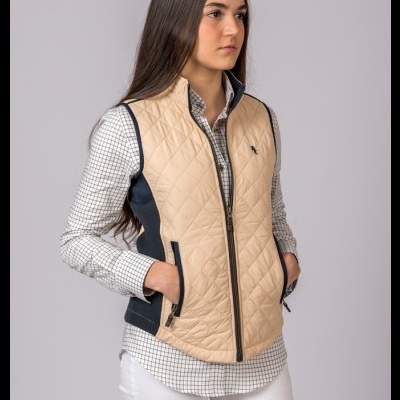 Colete matelassê bege com laterais pretas e fecho zip