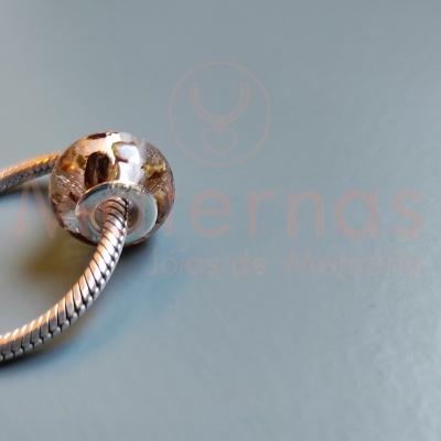 Pulseira de prata com mola e conta esférica brilhante