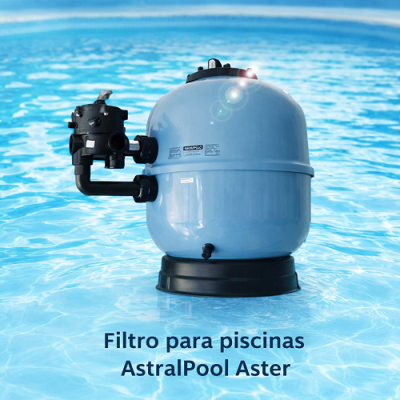 Filtro para piscinas AstralPool Aster cinza claro com base preta em piscina azul