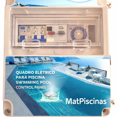 quadro elétrico para piscina com disjuntores à vista e etiqueta azul com piscina e texto promocional