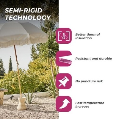 Guarda-sol branco semi-rígido em jardim com tecnologia descrita