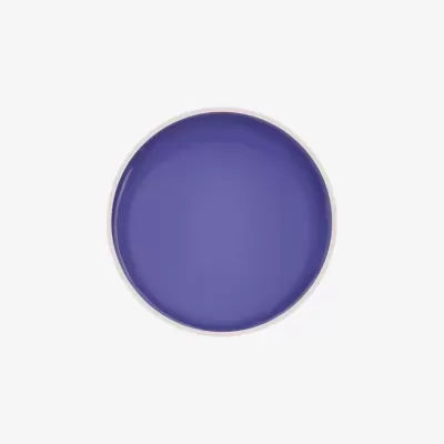 Prato redondo azul-violeta de cerâmica com borda clara