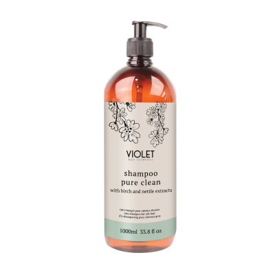 Frasco de shampoo com tampa de bomba e rótulo com flores e texto