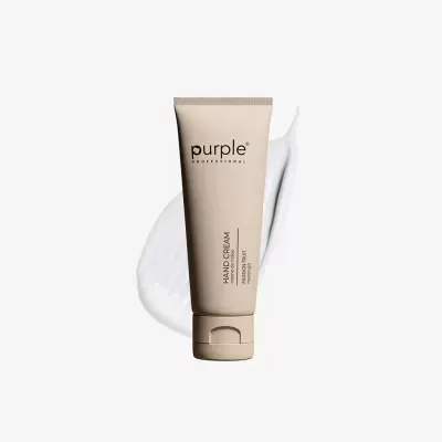 Creme de mãos Purple Professional em bisnaga bege com texto, em fundo branco com textura cremosa