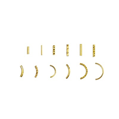 Seis piercings de argola abertos em ouro com texturas variadas em fundo branco