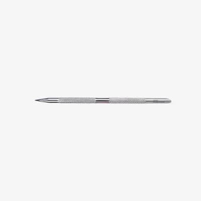 Ferramenta metálica prateada com áreas texturizadas e texto P6020 profissional.
