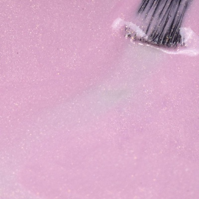 Verniz de unhas rosa cintilante com pincel preto