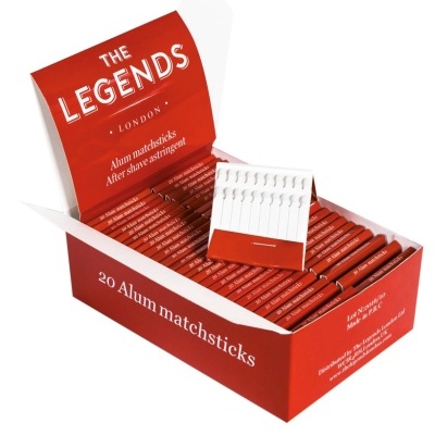 Caixa vermelha com maços de palitos alumínio para after shave e um maço aberto.