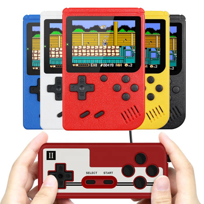 Consolas portáteis retro de várias cores e comando vermelho e branco com botões pretos.