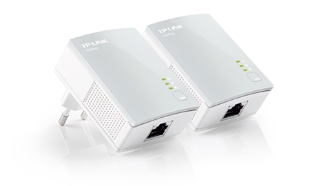 Adaptadores powerline TP-LINK brancos com LEDs e portas Ethernet