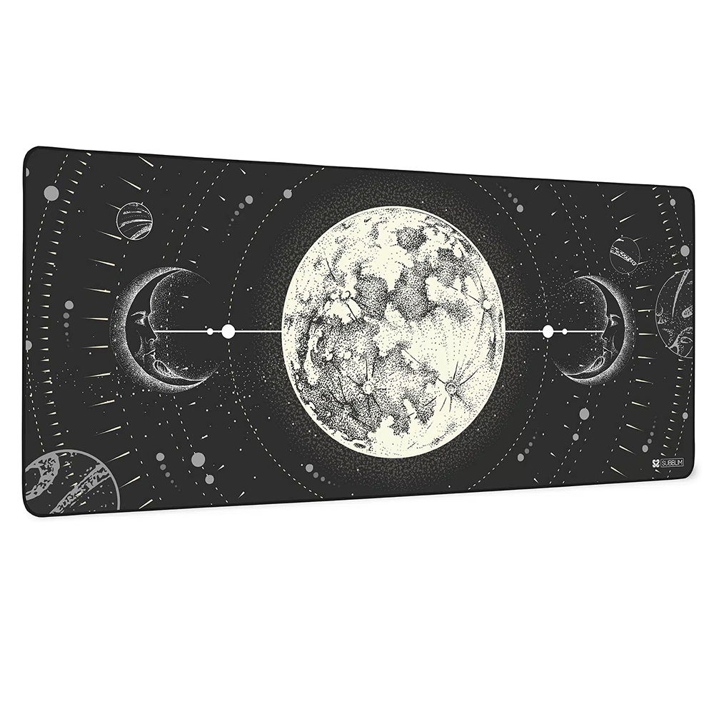 Tapete preto com estampa da lua e planetas em branco com texturas e rostos nos quartos de lua.