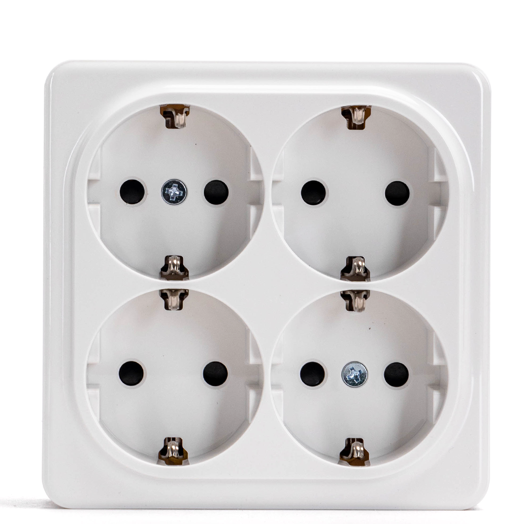 Tomada elétrica branca com quatro entradas circulares para pinos e terra