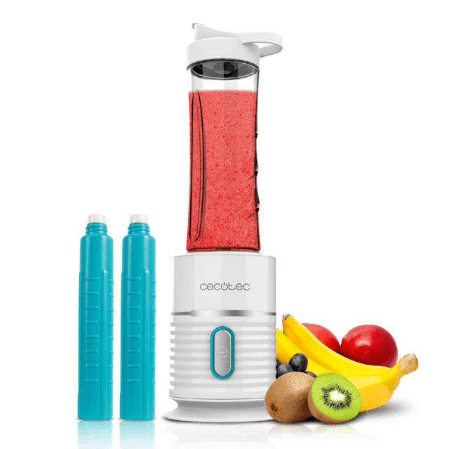 Liquidificador portátil branco e azul Cecotec com frutas e garrafas azuis