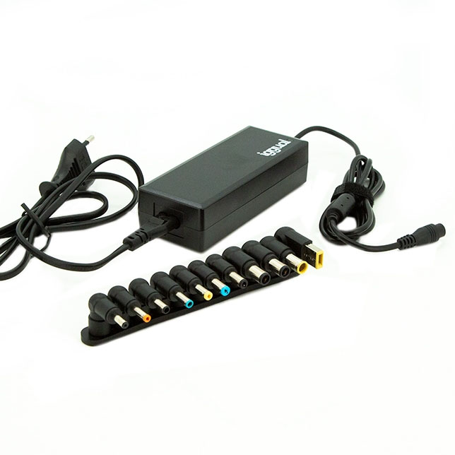 Carregador de portátil preto com vários adaptadores e cabo de alimentação