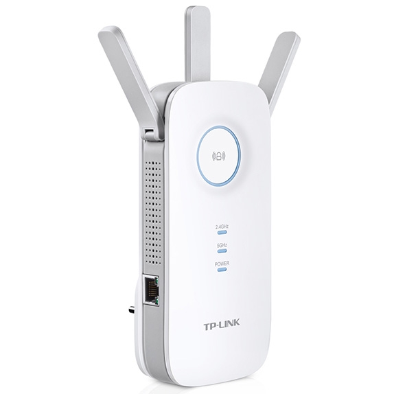 Repetidor Wi-Fi TP-Link branco com três antenas e indicadores LED