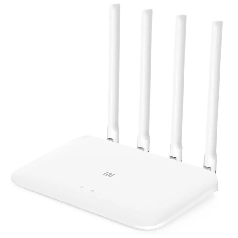 Roteador Mi branco com quatro antenas verticais