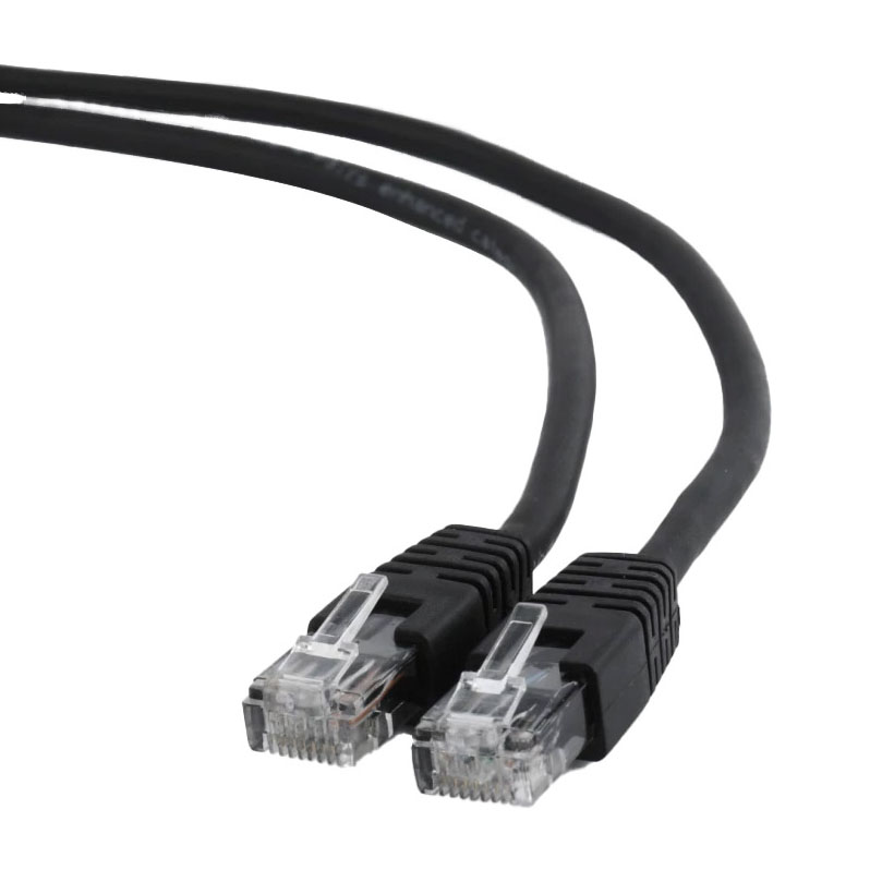 Cabo Ethernet preto com conectores RJ45 transparentes