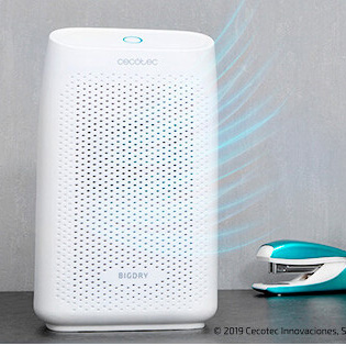 Purificador de ar branco Cecotec BigDry com padrão de perfurações frontais