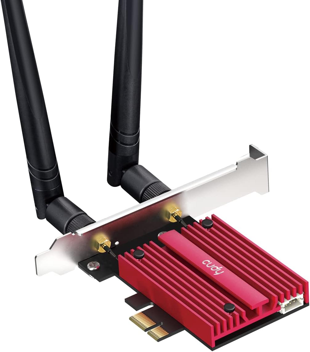 Placa PCIe Wi-Fi com dissipador de calor vermelho, duas antenas pretas e etiqueta cudy