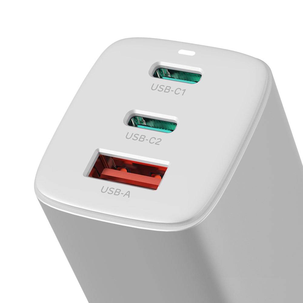 Carregador branco com portas USB-C e USB-A