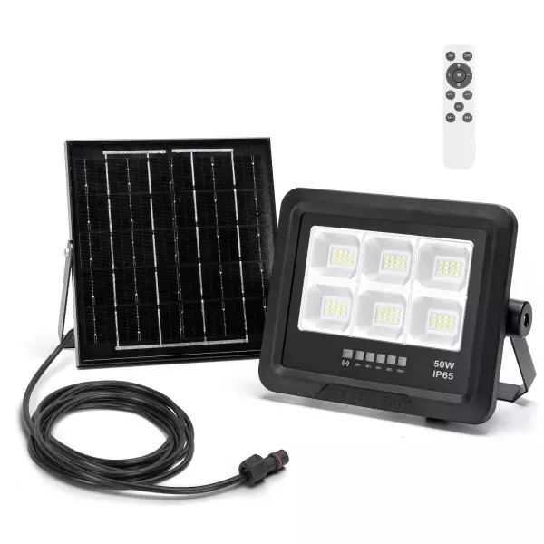 Projetor LED 50W preto, painel solar e comando remoto branco