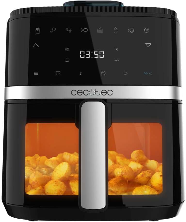 Fritadeira elétrica Cecotec preta com visor digital e batatas douradas no interior.