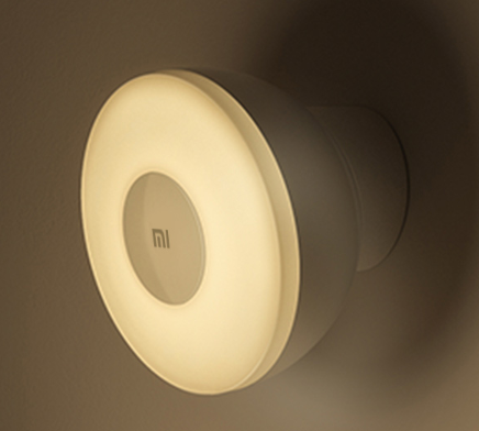 Luz de parede redonda da Xiaomi com luz amarela quente e estrutura branca