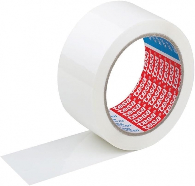 Rolo branco de fita adesiva com interior vermelho com texto tesa.