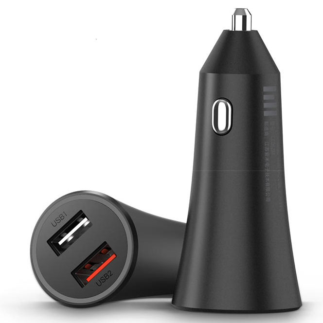 Carregador de carro preto com duas portas USB e botão prateado