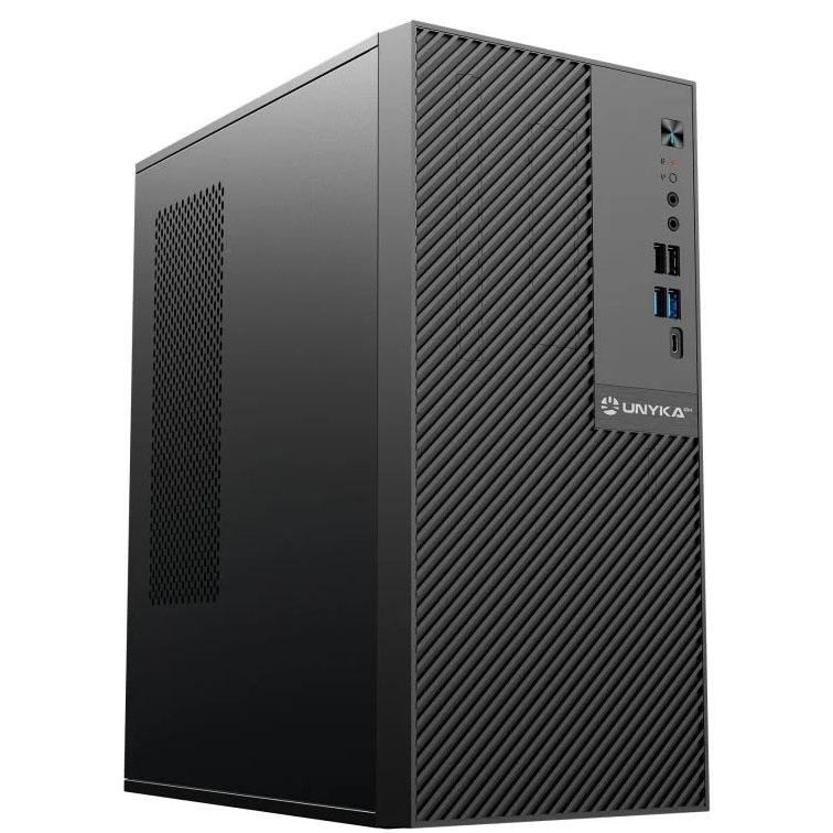 Computador desktop preto com padrão diagonal na parte frontal e entradas USB