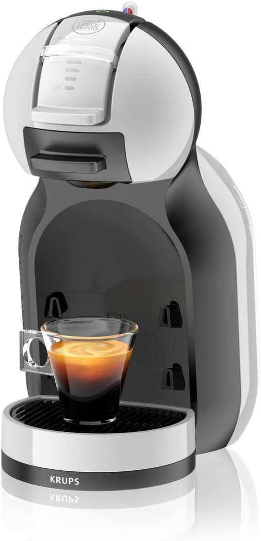Máquina de café KRUPS com copo de café expresso
