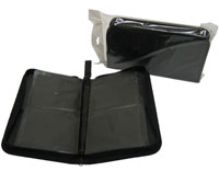 Capas pretas para CD ou DVD com fecho, uma aberta e outra embalada