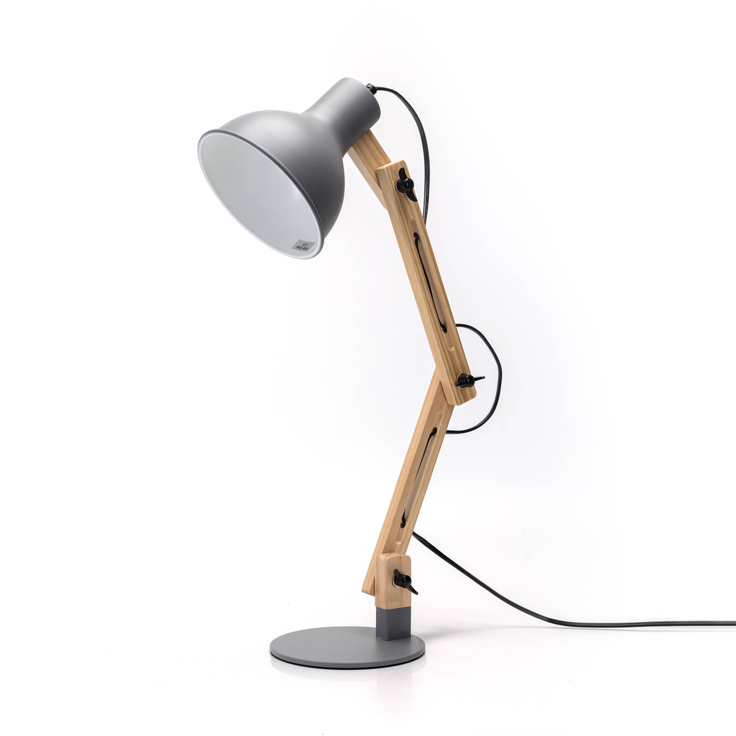 Candeeiro de secretária com estrutura em madeira clara e cúpula metálica cinzenta