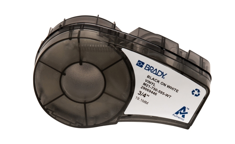 Fita de vinil preta em caixa plástica translúcida com etiqueta branca da marca BRADY