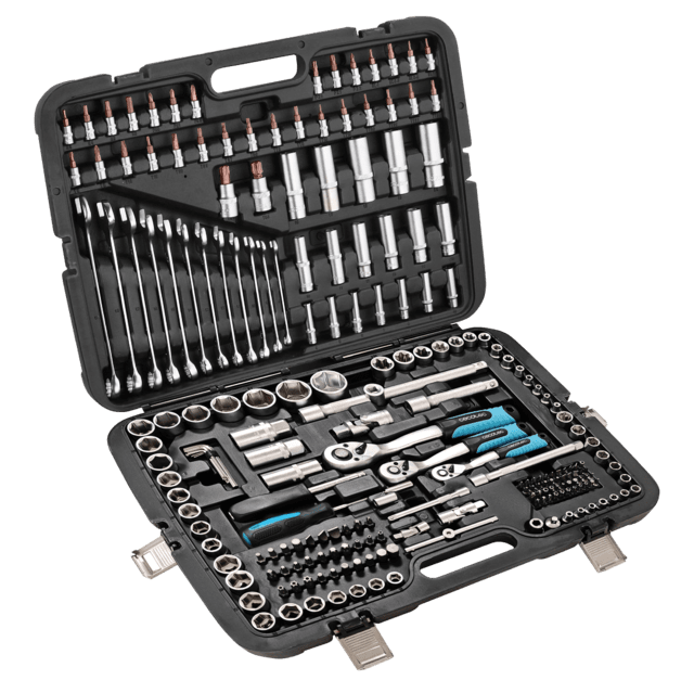 Conjunto de ferramentas com chaves e soquetes num estojo preto aberto