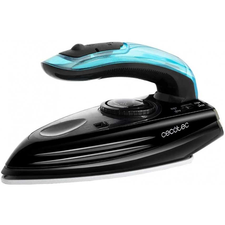 Ferro de engomar preto com alça azul translúcida e botão circular